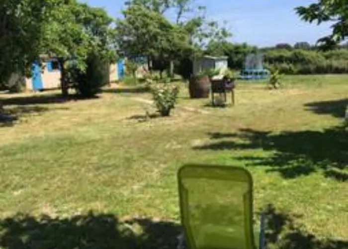 Bord De - Acces Prive A La * Prunete